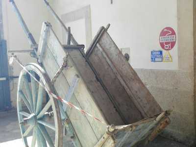 Ci conduce poi in cantine e agriturismi dove sono conservati alcuni dei protagonisti della prossima manifestazione. La prima tappa � la cooperativa  Terra Maiorum